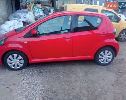 Красный Тойота Айго, объемом двигателя 1 л и пробегом 110 тыс. км за 7200 $, фото 2 на Automoto.ua