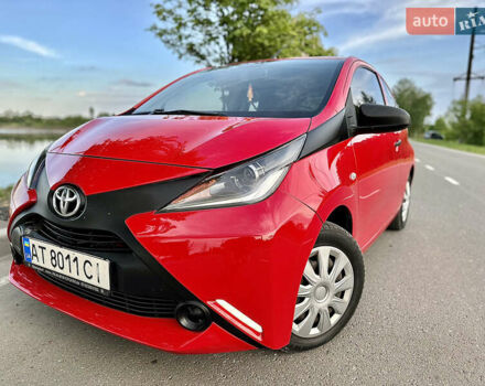 Красный Тойота Айго, объемом двигателя 1 л и пробегом 140 тыс. км за 7500 $, фото 2 на Automoto.ua