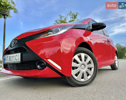 Красный Тойота Айго, объемом двигателя 1 л и пробегом 140 тыс. км за 7500 $, фото 4 на Automoto.ua