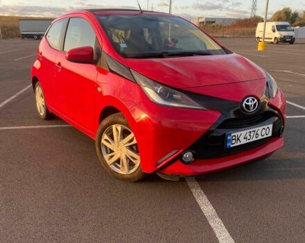 Красный Тойота Айго, объемом двигателя 1 л и пробегом 95 тыс. км за 8300 $, фото 2 на Automoto.ua