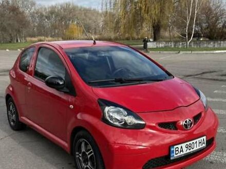 Красный Тойота Айго, объемом двигателя 1 л и пробегом 200 тыс. км за 4300 $, фото 1 на Automoto.ua