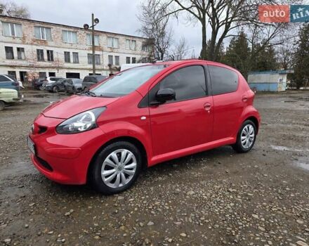 Червоний Тойота Айго, об'ємом двигуна 1 л та пробігом 182 тис. км за 4300 $, фото 1 на Automoto.ua