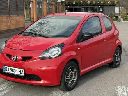 Красный Тойота Айго, объемом двигателя 1 л и пробегом 207 тыс. км за 4300 $, фото 1 на Automoto.ua