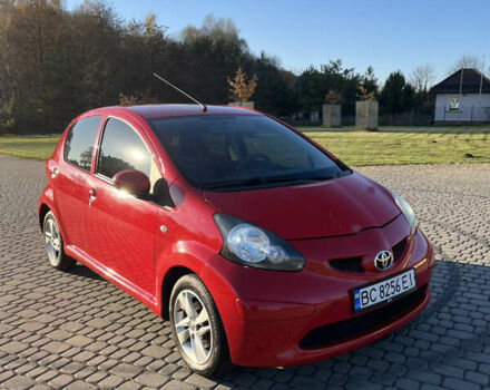 Червоний Тойота Айго, об'ємом двигуна 1 л та пробігом 154 тис. км за 5000 $, фото 1 на Automoto.ua