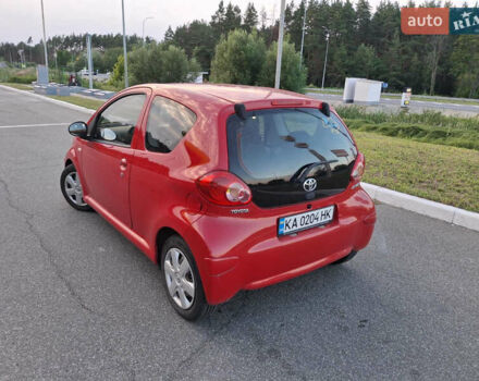 Красный Тойота Айго, объемом двигателя 1 л и пробегом 190 тыс. км за 5200 $, фото 1 на Automoto.ua