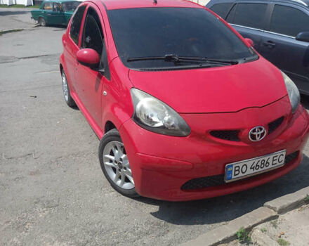 Красный Тойота Айго, объемом двигателя 1 л и пробегом 192 тыс. км за 4800 $, фото 1 на Automoto.ua
