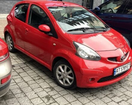 Червоний Тойота Айго, об'ємом двигуна 1 л та пробігом 120 тис. км за 4500 $, фото 1 на Automoto.ua
