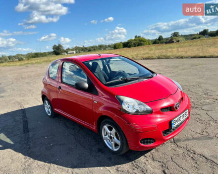 Червоний Тойота Айго, об'ємом двигуна 1 л та пробігом 82 тис. км за 4200 $, фото 1 на Automoto.ua
