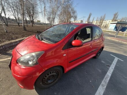 Тойота Айго 2010 у Софіївська Борщагівка на Automoto.ua Червоний Тойота Айго, об'ємом двигуна 1 л та пробігом 139 тис. км за 5500 $, фото 1 на Automoto.ua
