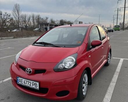 Красный Тойота Айго, объемом двигателя 1 л и пробегом 153 тыс. км за 4650 $, фото 1 на Automoto.ua