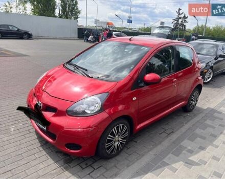 Червоний Тойота Айго, об'ємом двигуна 1 л та пробігом 213 тис. км за 4700 $, фото 1 на Automoto.ua