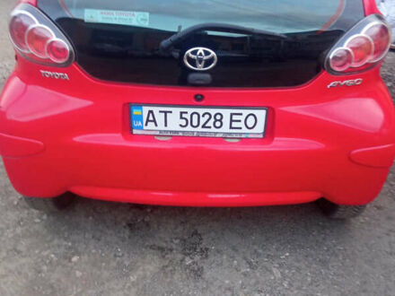 Красный Тойота Айго, объемом двигателя 1 л и пробегом 110 тыс. км за 7200 $, фото 1 на Automoto.ua