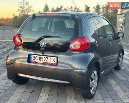 Тойота Айго, объемом двигателя 1 л и пробегом 170 тыс. км за 4000 $, фото 2 на Automoto.ua