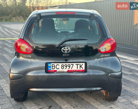 Тойота Айго, объемом двигателя 1 л и пробегом 170 тыс. км за 4000 $, фото 3 на Automoto.ua