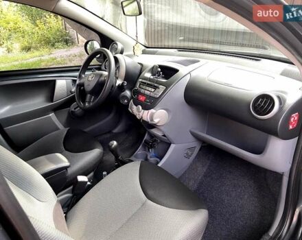 Тойота Айго, объемом двигателя 1 л и пробегом 155 тыс. км за 4400 $, фото 2 на Automoto.ua