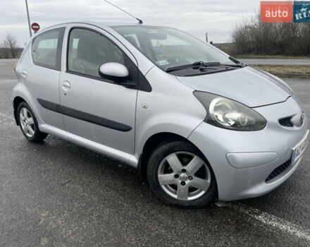 Серый Тойота Айго, объемом двигателя 1.78 л и пробегом 256 тыс. км за 4000 $, фото 2 на Automoto.ua