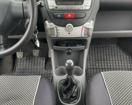 Серый Тойота Айго, объемом двигателя 1.78 л и пробегом 256 тыс. км за 4000 $, фото 5 на Automoto.ua