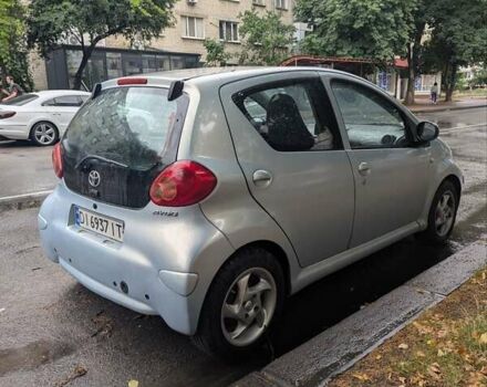 Серый Тойота Айго, объемом двигателя 1 л и пробегом 164 тыс. км за 3600 $, фото 1 на Automoto.ua