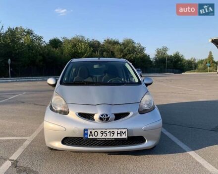 Серый Тойота Айго, объемом двигателя 1 л и пробегом 152 тыс. км за 4200 $, фото 3 на Automoto.ua