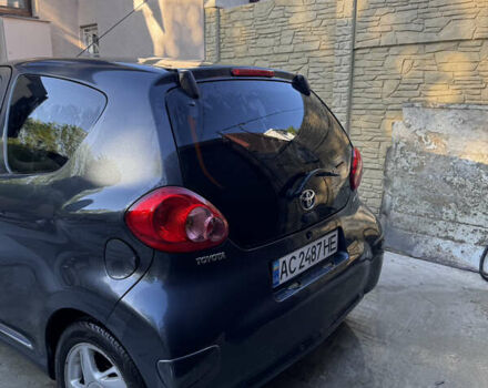 Серый Тойота Айго, объемом двигателя 1 л и пробегом 163 тыс. км за 5200 $, фото 2 на Automoto.ua