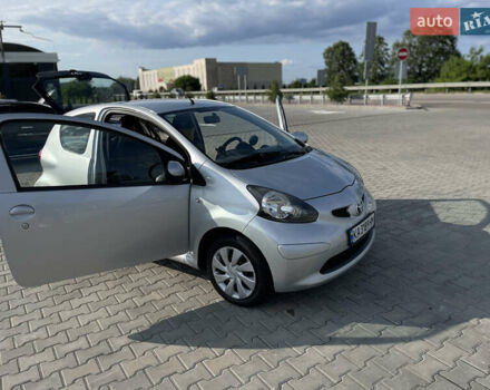 Сірий Тойота Айго, об'ємом двигуна 1 л та пробігом 254 тис. км за 5900 $, фото 14 на Automoto.ua