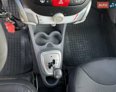 Сірий Тойота Айго, об'ємом двигуна 1 л та пробігом 254 тис. км за 5900 $, фото 30 на Automoto.ua