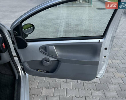 Сірий Тойота Айго, об'ємом двигуна 1 л та пробігом 254 тис. км за 5900 $, фото 23 на Automoto.ua