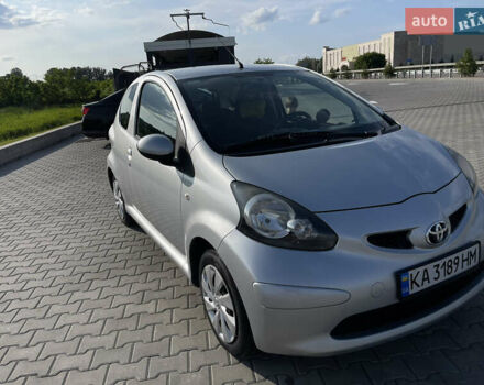 Сірий Тойота Айго, об'ємом двигуна 1 л та пробігом 254 тис. км за 5900 $, фото 10 на Automoto.ua