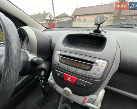 Серый Тойота Айго, объемом двигателя 1 л и пробегом 172 тыс. км за 3650 $, фото 20 на Automoto.ua