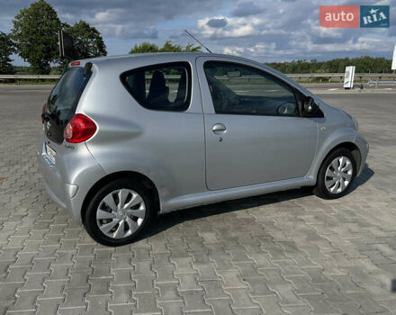 Сірий Тойота Айго, об'ємом двигуна 1 л та пробігом 254 тис. км за 5900 $, фото 3 на Automoto.ua
