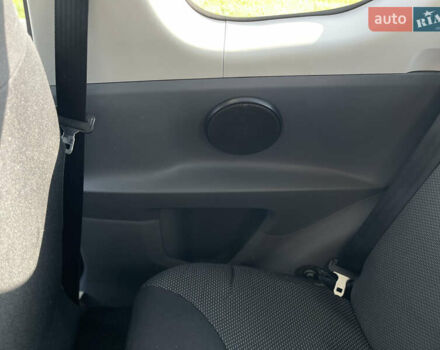Сірий Тойота Айго, об'ємом двигуна 1 л та пробігом 254 тис. км за 5900 $, фото 24 на Automoto.ua