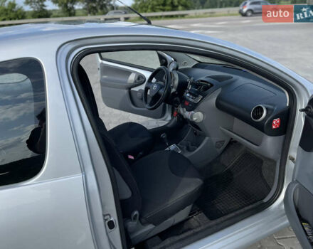 Сірий Тойота Айго, об'ємом двигуна 1 л та пробігом 254 тис. км за 5900 $, фото 26 на Automoto.ua