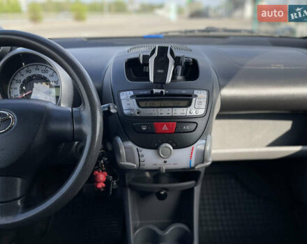 Сірий Тойота Айго, об'ємом двигуна 1 л та пробігом 254 тис. км за 5900 $, фото 27 на Automoto.ua