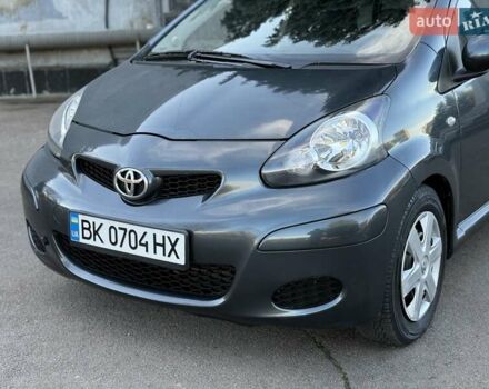 Серый Тойота Айго, объемом двигателя 1 л и пробегом 247 тыс. км за 4250 $, фото 3 на Automoto.ua