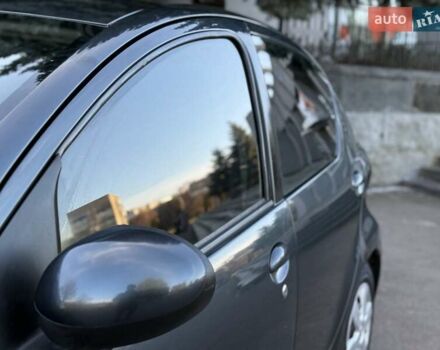 Серый Тойота Айго, объемом двигателя 1 л и пробегом 247 тыс. км за 4250 $, фото 6 на Automoto.ua