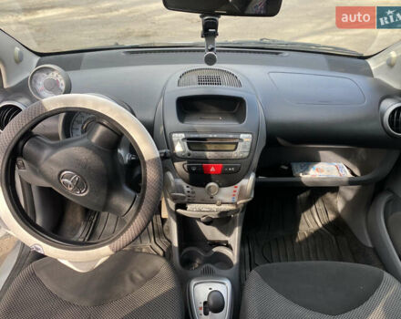 Сірий Тойота Айго, об'ємом двигуна 1 л та пробігом 182 тис. км за 6000 $, фото 10 на Automoto.ua
