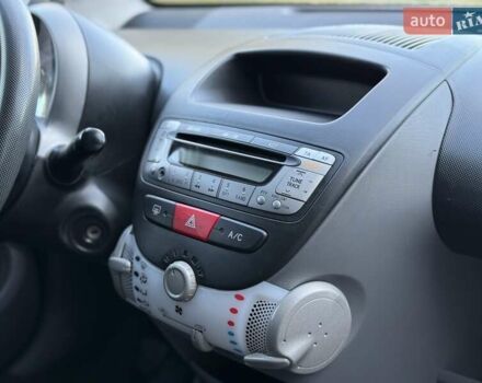 Серый Тойота Айго, объемом двигателя 1 л и пробегом 247 тыс. км за 4250 $, фото 30 на Automoto.ua