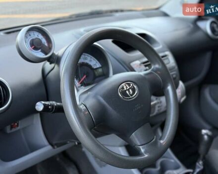 Серый Тойота Айго, объемом двигателя 1 л и пробегом 247 тыс. км за 4250 $, фото 41 на Automoto.ua