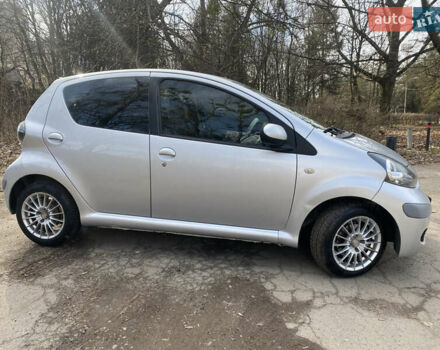 Сірий Тойота Айго, об'ємом двигуна 1 л та пробігом 182 тис. км за 6000 $, фото 3 на Automoto.ua