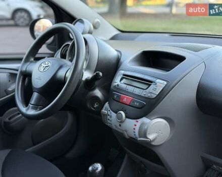 Серый Тойота Айго, объемом двигателя 1 л и пробегом 247 тыс. км за 4250 $, фото 28 на Automoto.ua