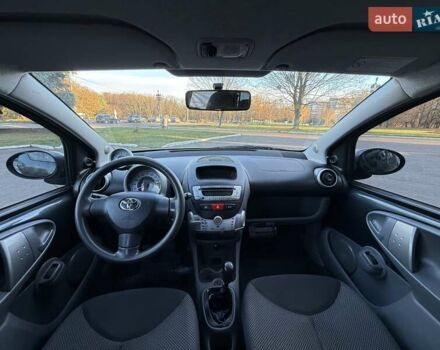 Серый Тойота Айго, объемом двигателя 1 л и пробегом 247 тыс. км за 4250 $, фото 42 на Automoto.ua