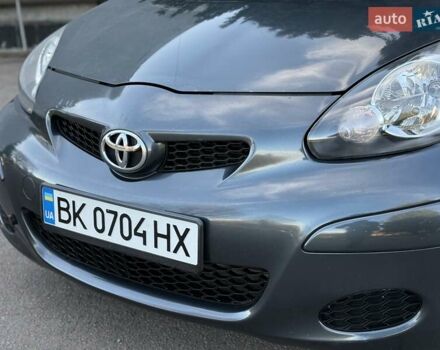 Серый Тойота Айго, объемом двигателя 1 л и пробегом 247 тыс. км за 4250 $, фото 4 на Automoto.ua