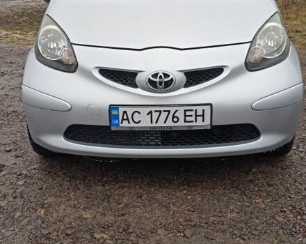 Серый Тойота Айго, объемом двигателя 1 л и пробегом 224 тыс. км за 3900 $, фото 2 на Automoto.ua