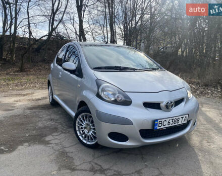 Сірий Тойота Айго, об'ємом двигуна 1 л та пробігом 182 тис. км за 6000 $, фото 2 на Automoto.ua