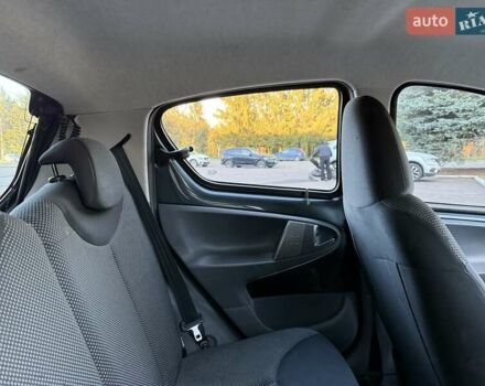 Серый Тойота Айго, объемом двигателя 1 л и пробегом 247 тыс. км за 4250 $, фото 32 на Automoto.ua