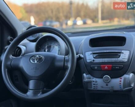 Серый Тойота Айго, объемом двигателя 1 л и пробегом 247 тыс. км за 4250 $, фото 43 на Automoto.ua