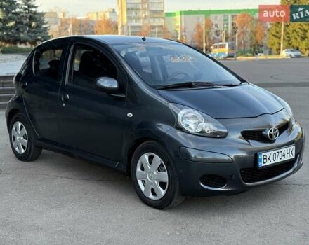 Серый Тойота Айго, объемом двигателя 1 л и пробегом 247 тыс. км за 4250 $, фото 10 на Automoto.ua