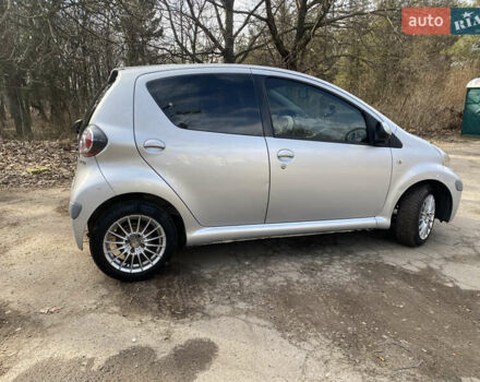 Сірий Тойота Айго, об'ємом двигуна 1 л та пробігом 182 тис. км за 6000 $, фото 4 на Automoto.ua