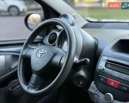 Серый Тойота Айго, объемом двигателя 1 л и пробегом 247 тыс. км за 4250 $, фото 29 на Automoto.ua