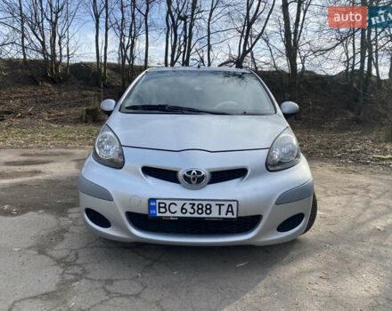 Сірий Тойота Айго, об'ємом двигуна 1 л та пробігом 182 тис. км за 6000 $, фото 1 на Automoto.ua